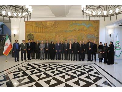 گزارش تصویری گردهمایی صمیمانه جمعی از پیشکسوتان اثرگذار در توسعه آمادگی جسمانی کشور (آذرماه ۱۴۰۴) 18